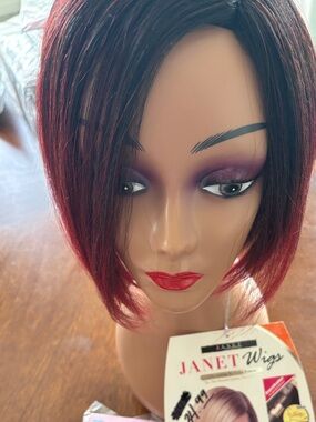 Red Ombre Short Bob Wig - Sleek Layered Style